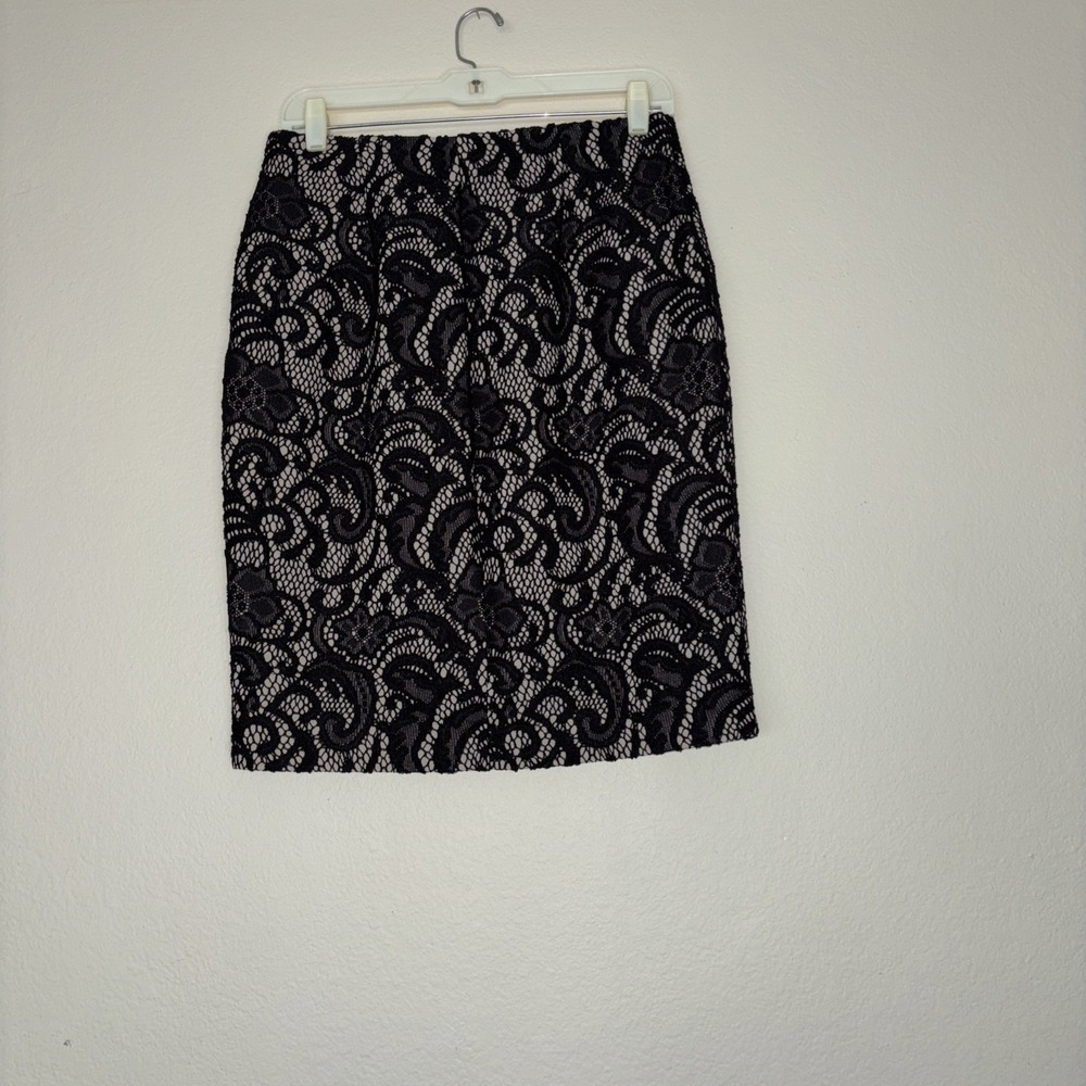 Ann Taylor Petite Black Lace Skirt Size 6P - Picture 2 of 4